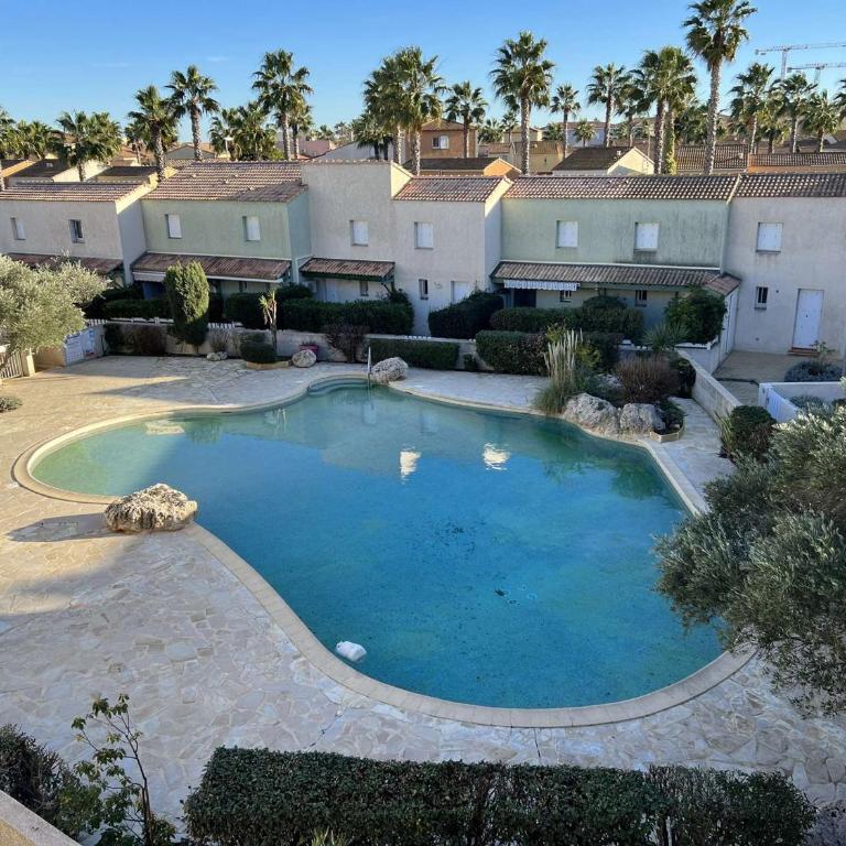 Appartement T3 avec Piscine, Clim, Terrasse, Parking Privé – À 600m de la Plage, 6 Pers. - FR-1-701-14 - Apartamento - 1