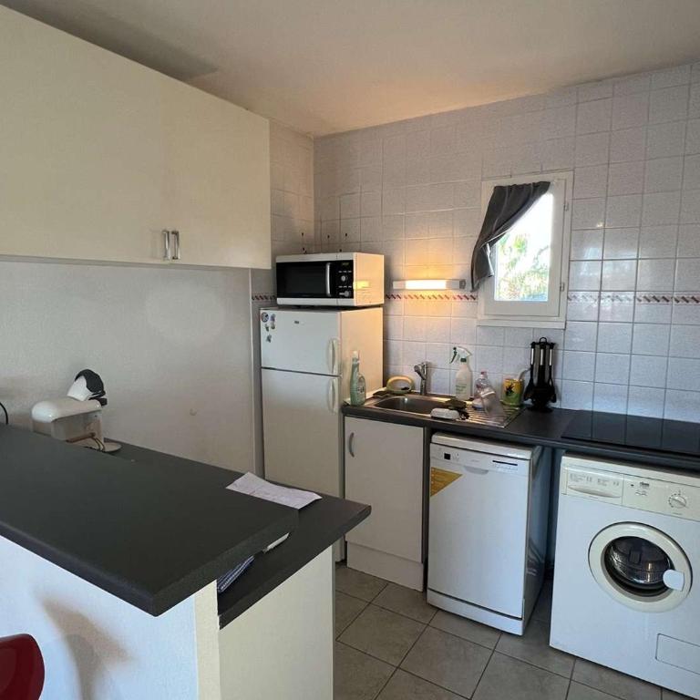 Appartement T3 avec Piscine, Clim, Terrasse, Parking Privé – À 600m de la Plage, 6 Pers. - FR-1-701-14 - Apartamento - 9