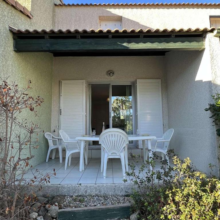 Pavillon à Valras-Plage avec Piscine, Jardinet, Proche Plage et Commerces, Capacité 6 Personnes - FR-1-701-23 - Appartamento - 5