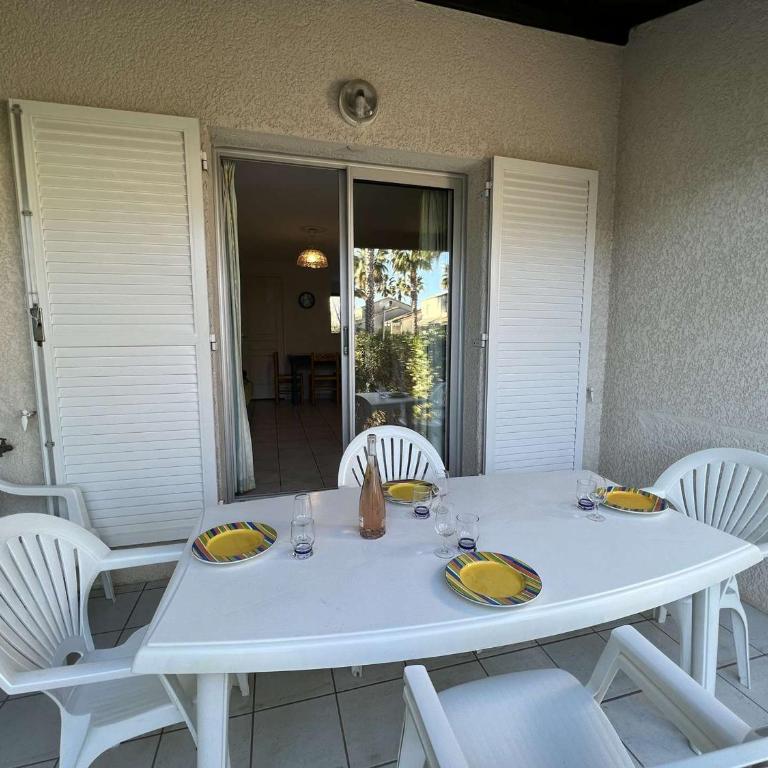 Pavillon à Valras-Plage avec Piscine, Jardinet, Proche Plage et Commerces, Capacité 6 Personnes - FR-1-701-23 - Appartamento - 6