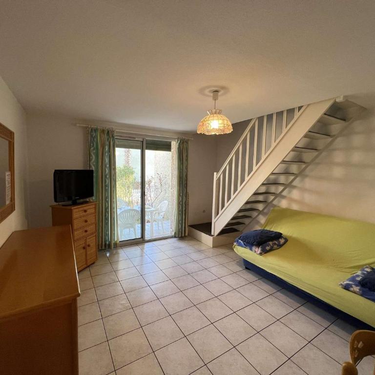 Pavillon à Valras-Plage avec Piscine, Jardinet, Proche Plage et Commerces, Capacité 6 Personnes - FR-1-701-23 - Appartamento - 8