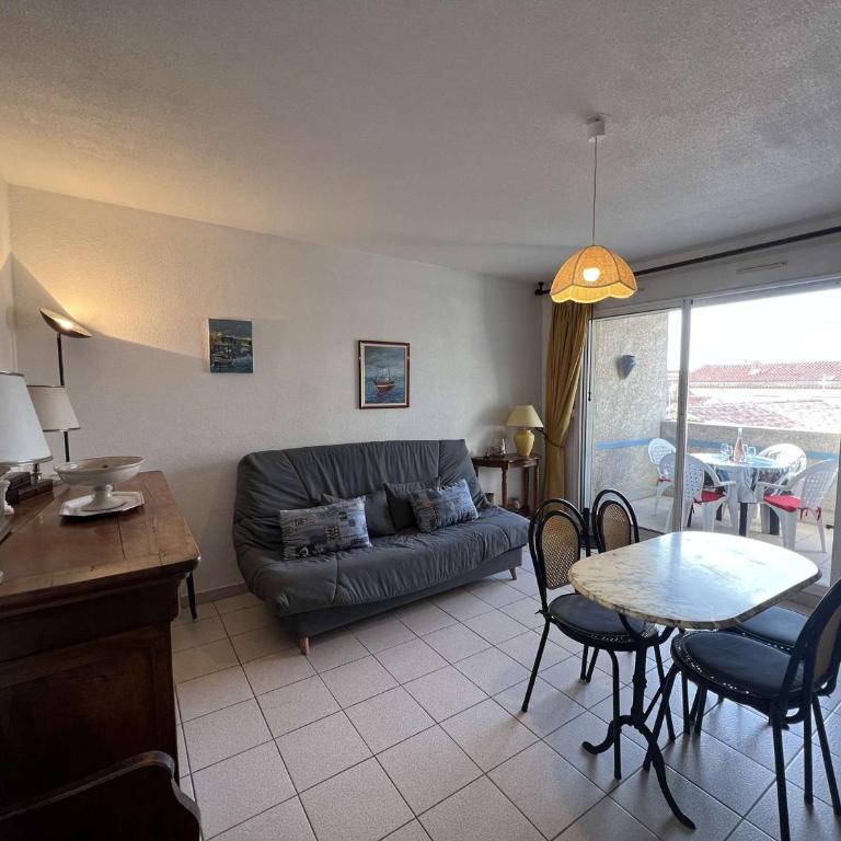 Charmant T2 en Centre-ville avec Piscine, Terrasse et Parking, à 500m de la Plage ! - FR-1-701-29 - Apartment - 5