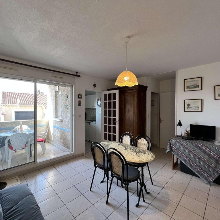 Charmant T2 en Centre-ville avec Piscine, Terrasse et Parking, à 500m de la Plage ! - FR-1-701-29 - Apartment - 7