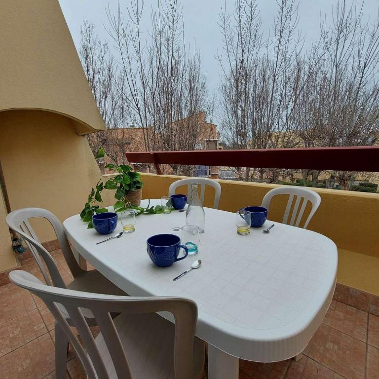 Appartement rénové 2 pièces avec mezzanine, terrasse et accès direct plage - FR-1-326-748 - Appartement - 2