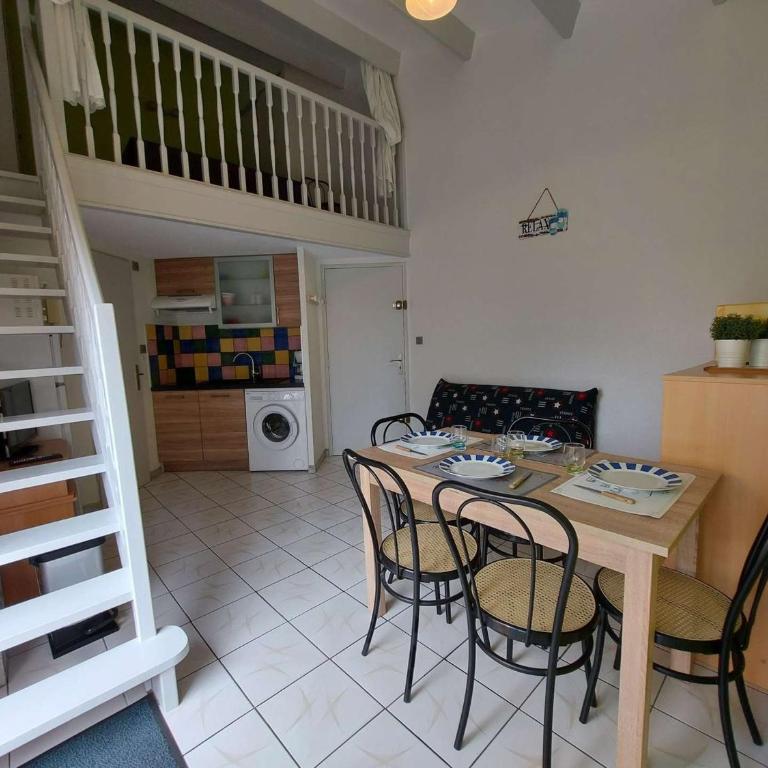 Appartement rénové 2 pièces avec mezzanine, terrasse et accès direct plage - FR-1-326-748 - Appartement - 6