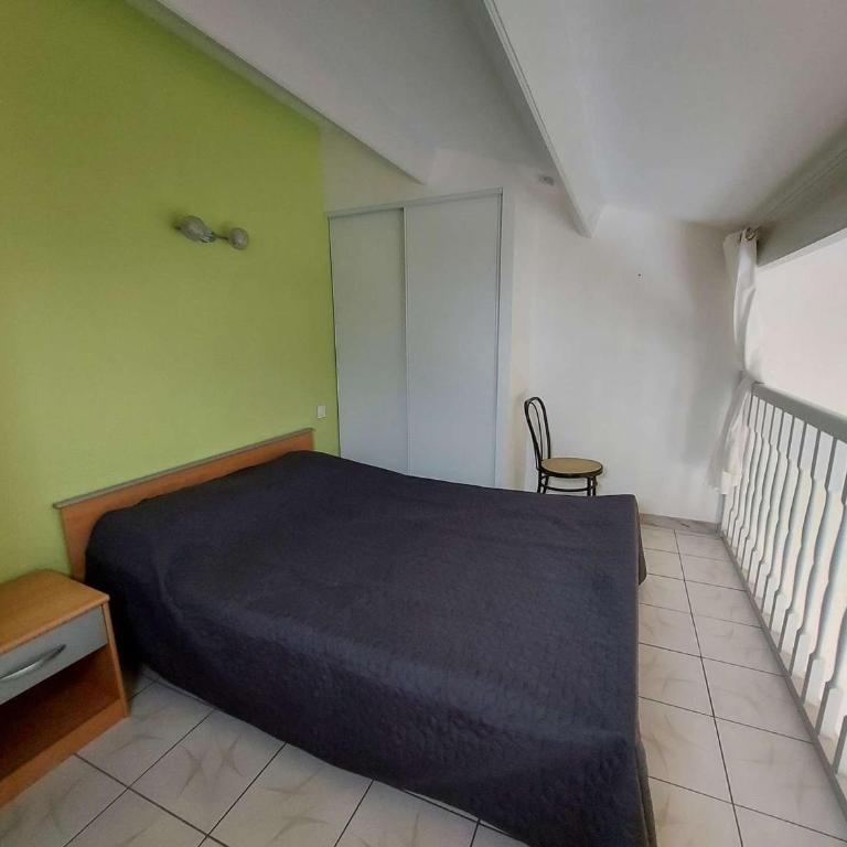 Appartement rénové 2 pièces avec mezzanine, terrasse et accès direct plage - FR-1-326-748 - Appartement - 9