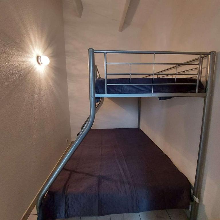 Appartement rénové 2 pièces avec mezzanine, terrasse et accès direct plage - FR-1-326-748 - Appartement - 12
