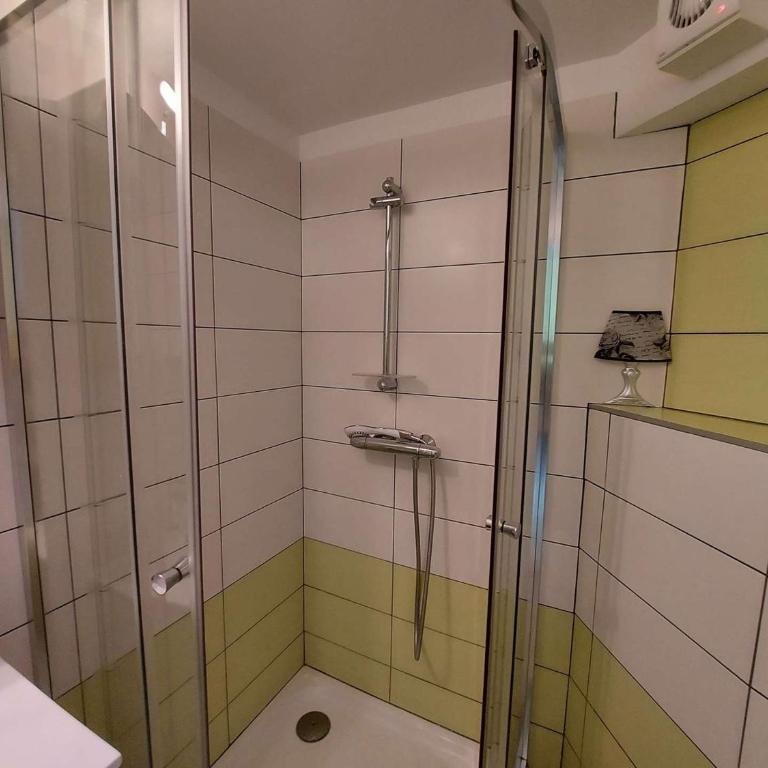 Appartement rénové 2 pièces avec mezzanine, terrasse et accès direct plage - FR-1-326-748 - Appartement - 14