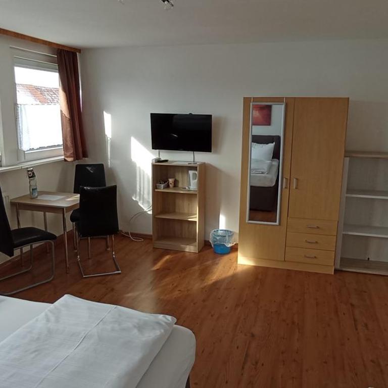Pension Grübel - Habitación Triple con baño privado externo - 2