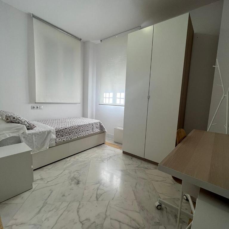 Colegio Mayor Careu - Women Only - University Community - Habitación Individual con baño privado - Solo mujeres - 6