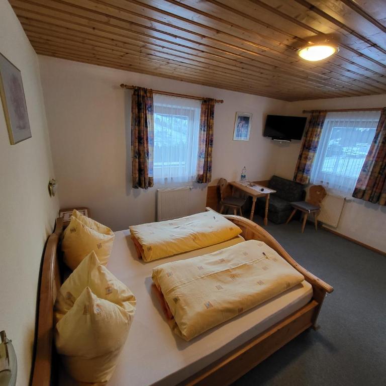 Hagauhof - Doppelzimmer mit Schlafsofa (2 Erwachsene + 1 Kind) - 5
