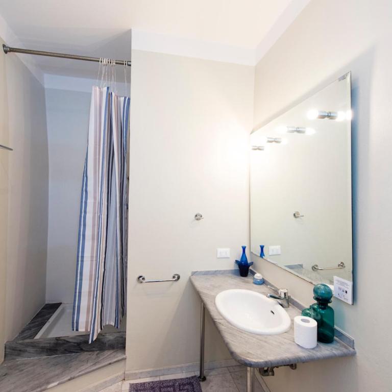 Pitti Three - Two-Bedroom Apartment - 21