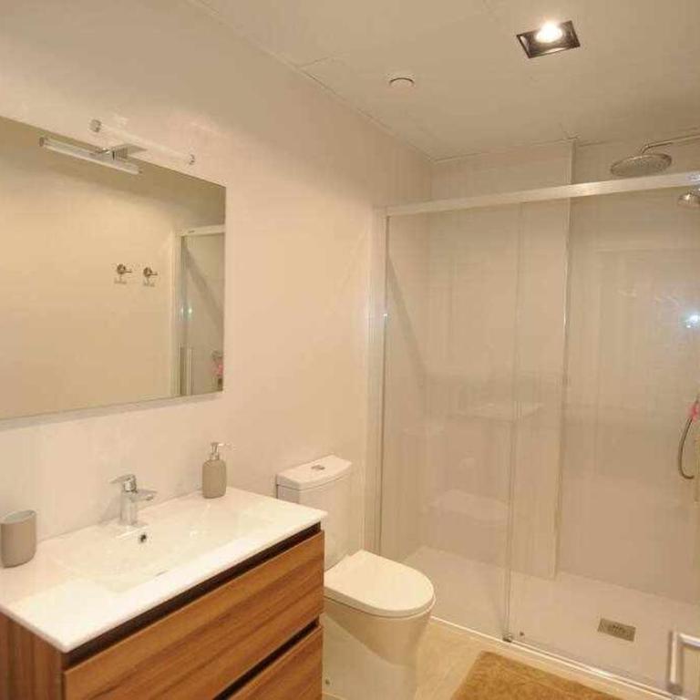 Estupendo Piso Nuevo en Playa Victoria - Apartamento de 3 dormitorios - 10