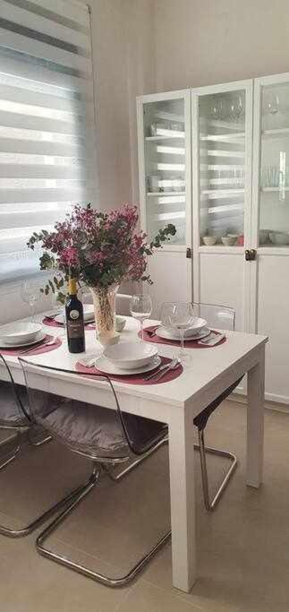 Estupendo Piso Nuevo en Playa Victoria - Apartamento de 3 dormitorios - 14