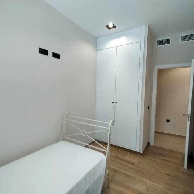 Estupendo Piso Nuevo en Playa Victoria - Apartamento de 3 dormitorios - 16