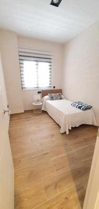 Estupendo Piso Nuevo en Playa Victoria - Apartamento de 3 dormitorios - 15
