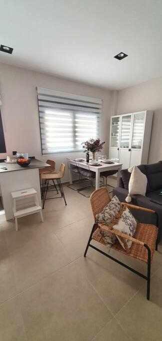 Estupendo Piso Nuevo en Playa Victoria - Apartamento de 3 dormitorios - 25