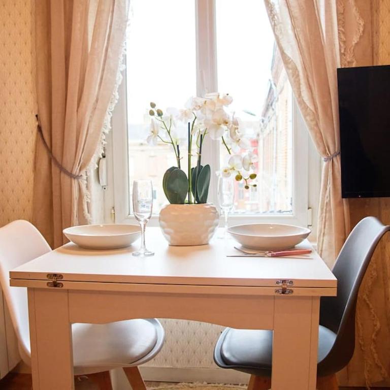 STUDIO EXOTIC - PROCHE GARE - WiFi - NETFLIX - Appartamento con 1 Camera da Letto - 3