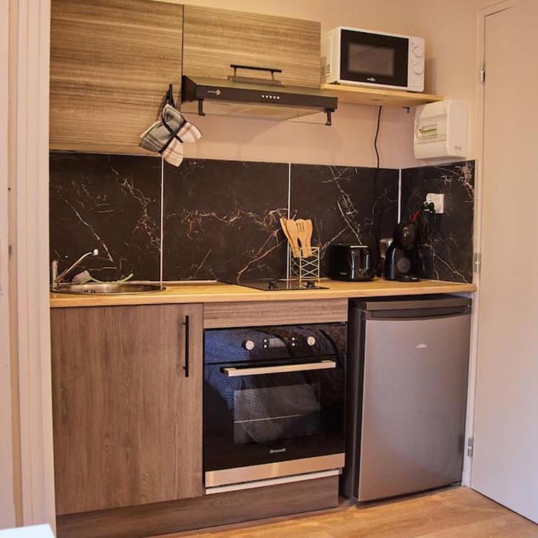 STUDIO EXOTIC - PROCHE GARE - WiFi - NETFLIX - Appartamento con 1 Camera da Letto - 5