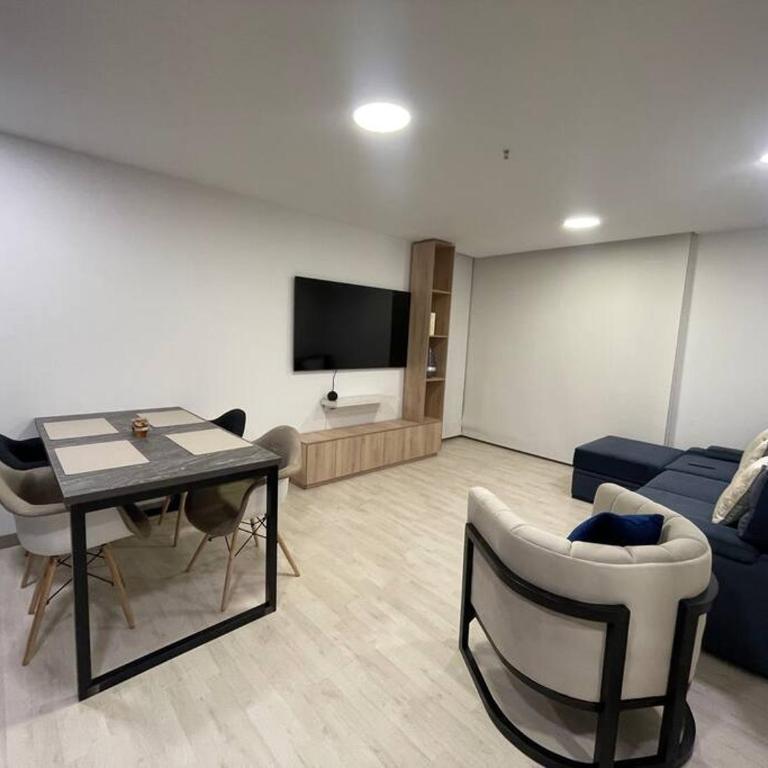 Dpo 2 dorm(parqueadero wifi Netflix)vista pan. UIO - Two-Bedroom Apartment - 15