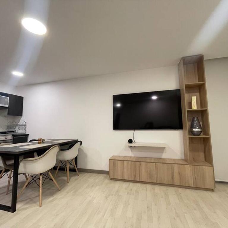 Dpo 2 dorm(parqueadero wifi Netflix)vista pan. UIO - Two-Bedroom Apartment - 31