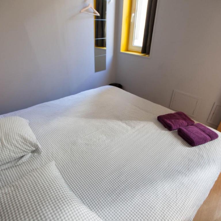 Onefam Sungate - Double Room with Shared Bathroom - 1