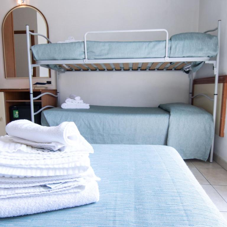 HOTEL ADRIA BEACH - Camera Familiare con Balcone e Vista Mare - 4