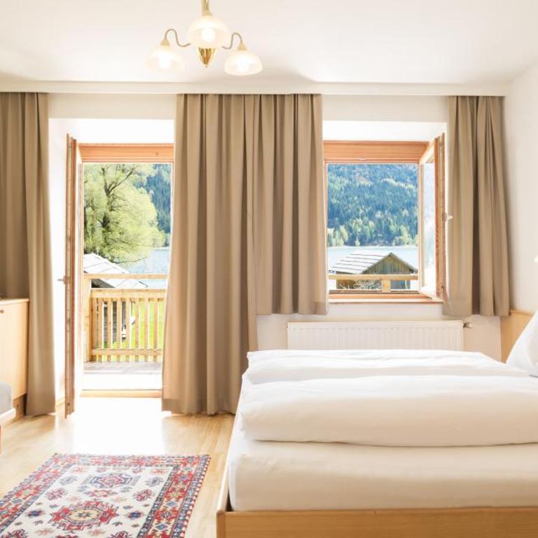 Ferienhof Neusacher Moser - Comfort Doppelzimmer mit Seeblick - 5