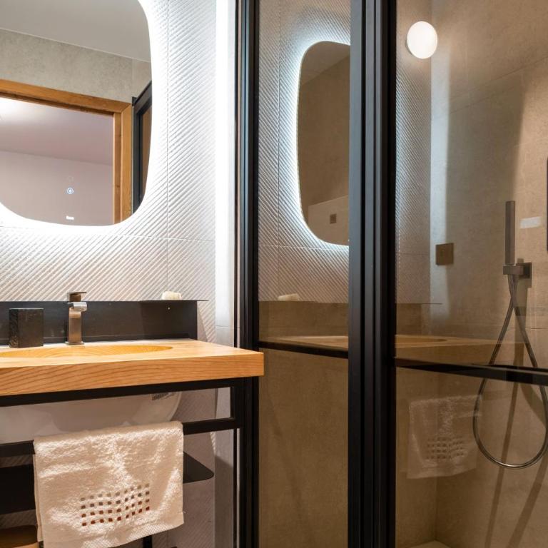 Chalets Solski, luxe, jacuzzi, piscine, sauna, cinéma avec majordome - Chalet - 5