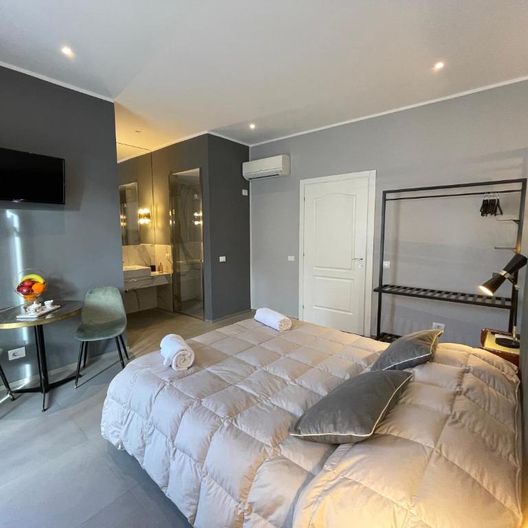 Dimora San Gregorio Luxury Rooms - Deluxe Double Room with Balcony - 2