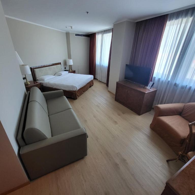 Tower Genova Airport - Hotel & Conference Center - Junior Suite - 5