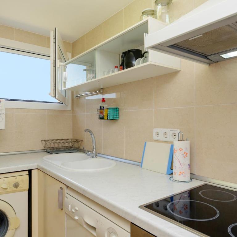 A 3 minutos de la playa. Cerca del centro - Three-Bedroom Apartment - 10