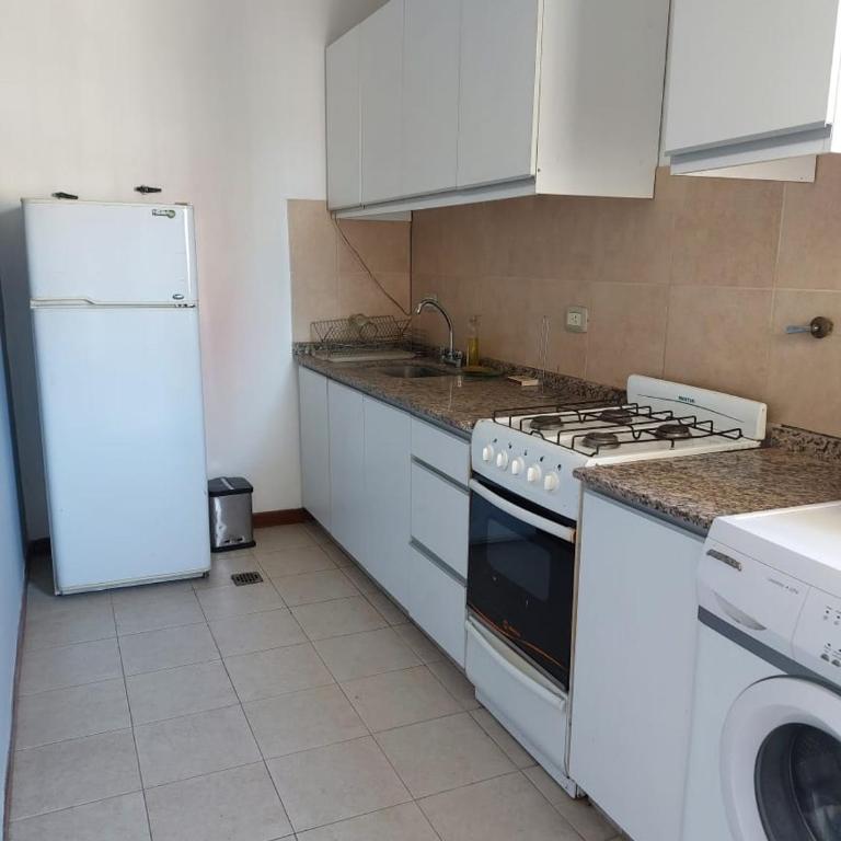 Departamento a 10 metros de la Catedral y plaza principal, con vista desde el balcon - Apartamento de 1 dormitorio - 3