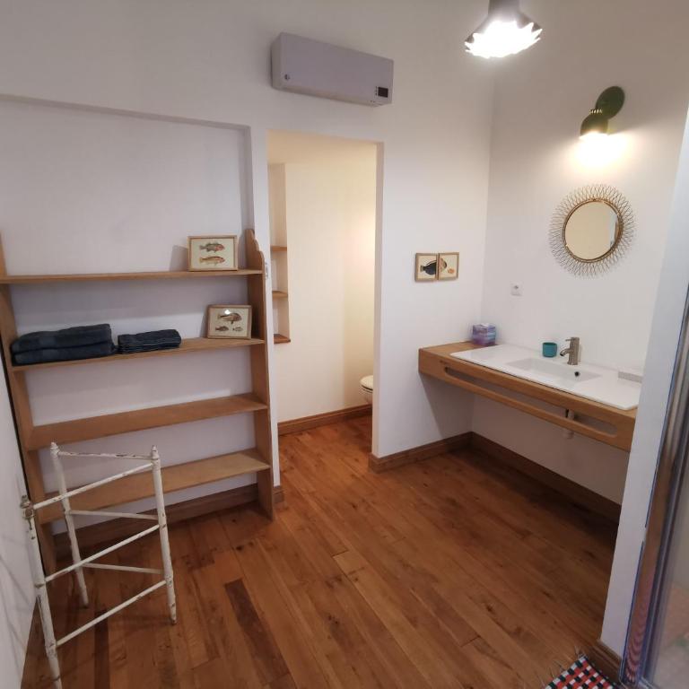 Ancien magasin type loft 145 m2 centre ville - Appartement - Rez-de-Chaussée - 20