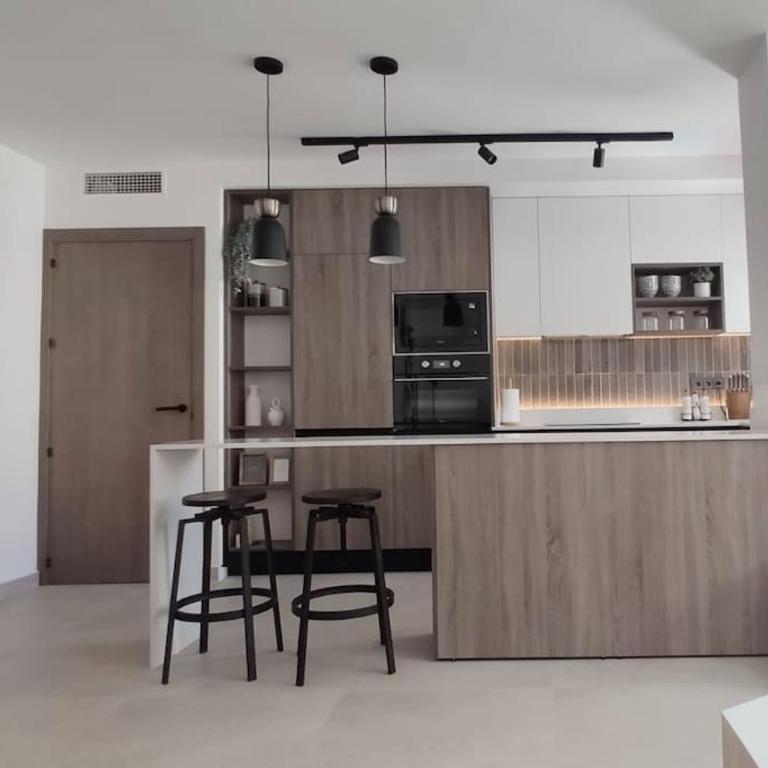 Piso reformado de diseño c/terraza. Playa el Ancla - Apartamento de 2 dormitorios - 14