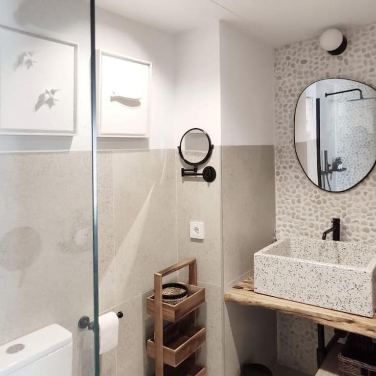 Piso reformado de diseño c/terraza. Playa el Ancla - Apartamento de 2 dormitorios - 17
