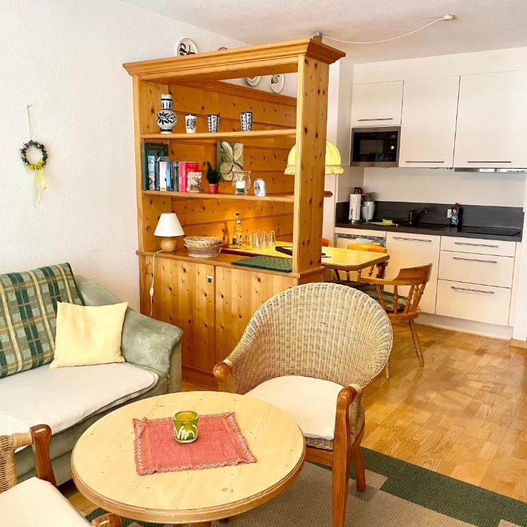 Ferienwohnung Lilli inklusive Bad Hindelang Plus - Apartment mit 1 Schlafzimmer und Terrasse - 1