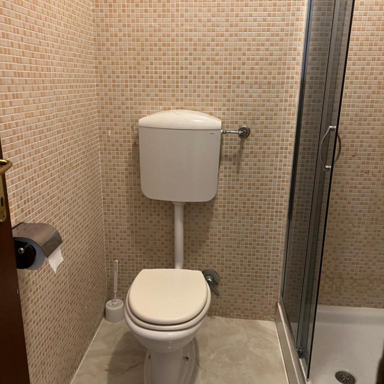 Roma Guest House - Camera Matrimoniale con Bagno Privato - 2