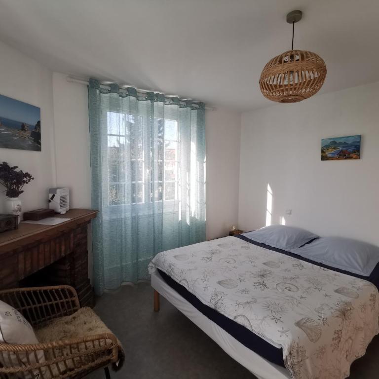 Chambres d'hôtes "HOR DAGO" près de la gare d'Hendaye avec le petit-déjeuner - Chambre Lit King-Size - Vue sur Montagne - 8