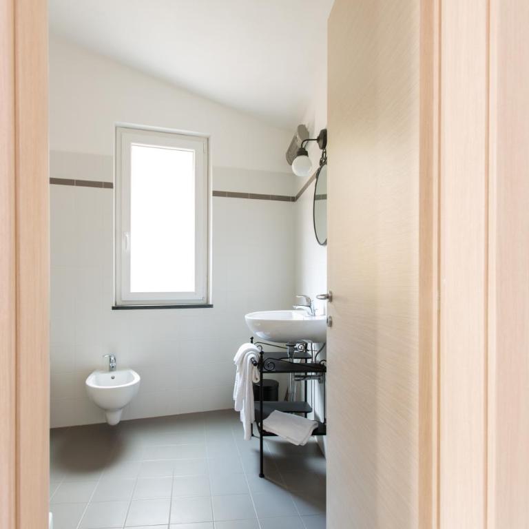 Affittacamere Le Giare - Camera Matrimoniale con Balcone - 2