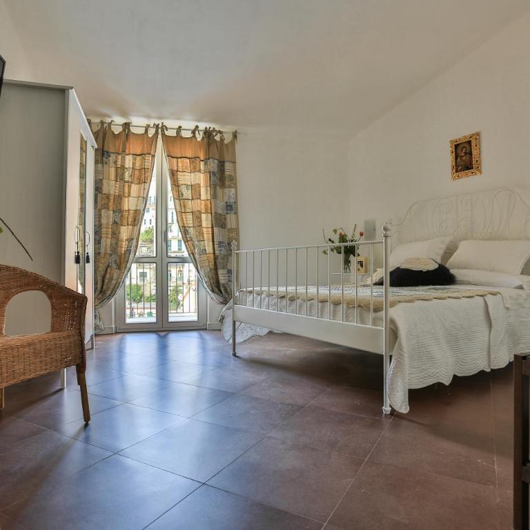 Affittacamere Le Giare - Camera Matrimoniale con Balcone - 3