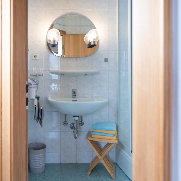 Ferienwohnungen Mooshäusl - Dreibettzimmer mit Balkon - 15