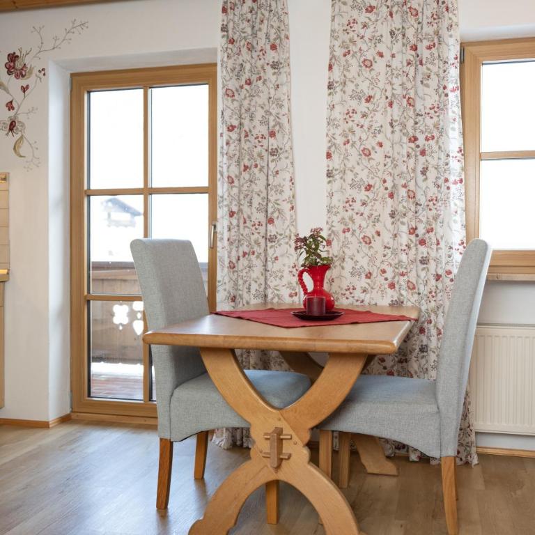 Ferienwohnungen Mooshäusl - Dreibettzimmer mit Balkon - 16