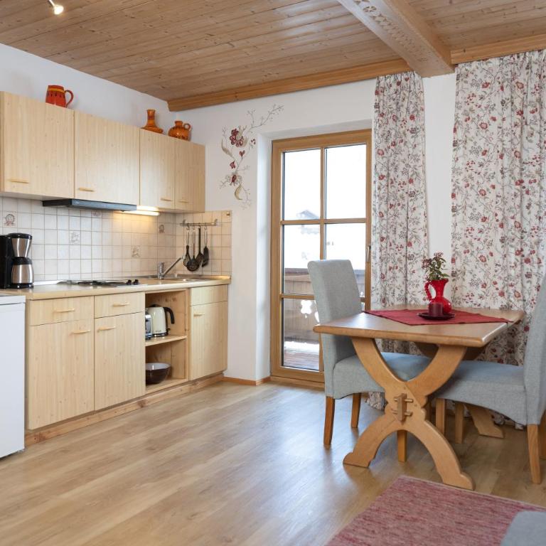 Ferienwohnungen Mooshäusl - Dreibettzimmer mit Balkon - 18