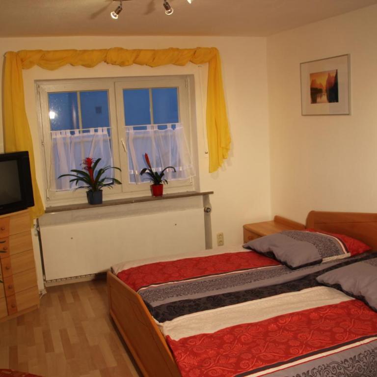 Ferienwohnung mit 4 Schlafzimmer für 2 bis 9 Gäste----Apartment with 4 bedrooms for 2 to 9 guests - Appartamento con 4 Camere da Letto - 4
