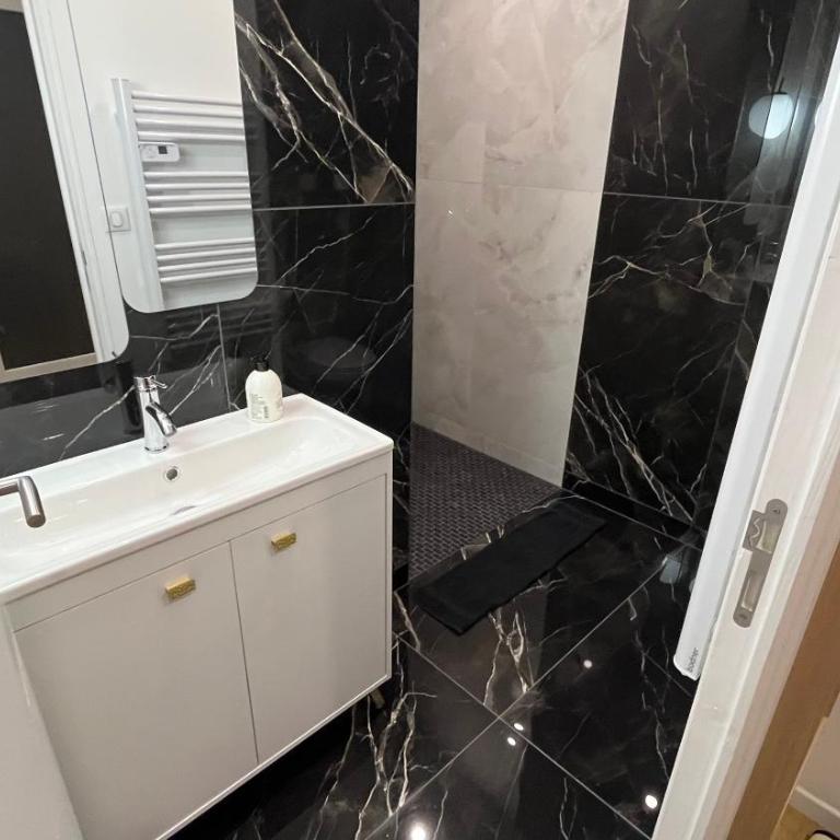 Appartement Luxe Jaune - Deluxe Zimmer (2 Erwachsene & 1 Kind) - 4