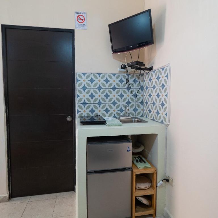 Nido Colibrí - Private Rooms and hostel Dorms in Remate de Paseo Montejo - Family Studio - 8