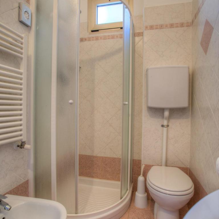 Albergo Villa Lucia - Camera Quadrupla con Balcone - 1