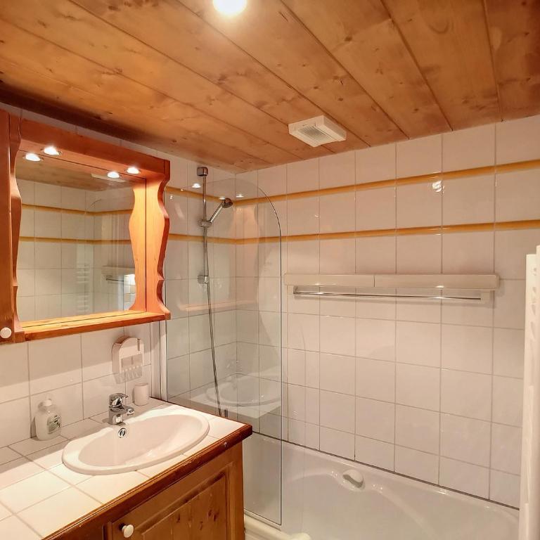 3 Pièces aux Menuires - 2 Chambres, 6 Pers, Parking, Pied des Pistes - Apartment mit 2 Schlafzimmern - 6