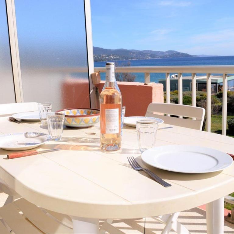 Studio au bord de l'eau avec terrasse et ménage inclus - FR-1-251-307 - Appartement (2 Adultes) - 2